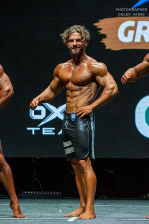 MEN'S PHYSIQUE 174